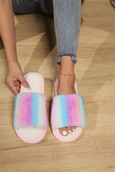 Color Block Open Toe Faux Fur PVC Slippers - Munsieur