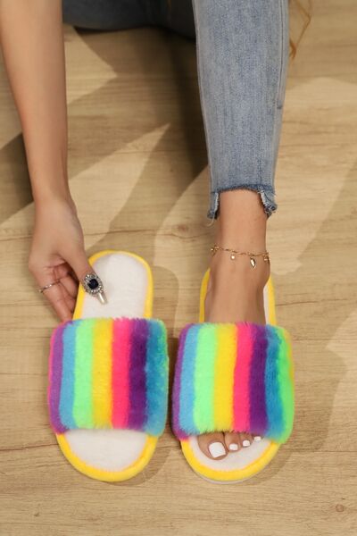 Color Block Open Toe Faux Fur PVC Slippers - Munsieur