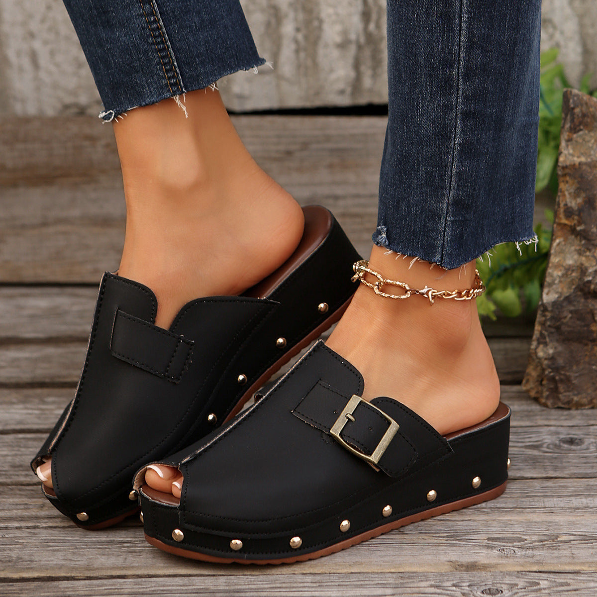 Summer Fish Mouth Wedges With Rivet Buckle Design