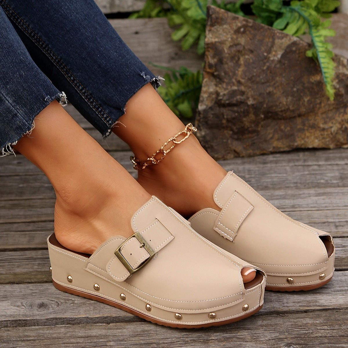 Summer Fish Mouth Wedges With Rivet Buckle Design