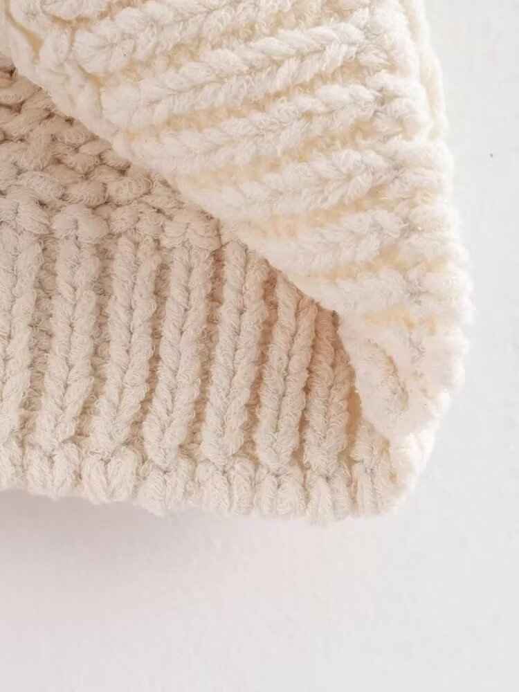 Asymmetric Hem Sleeveless Knitted Sweater