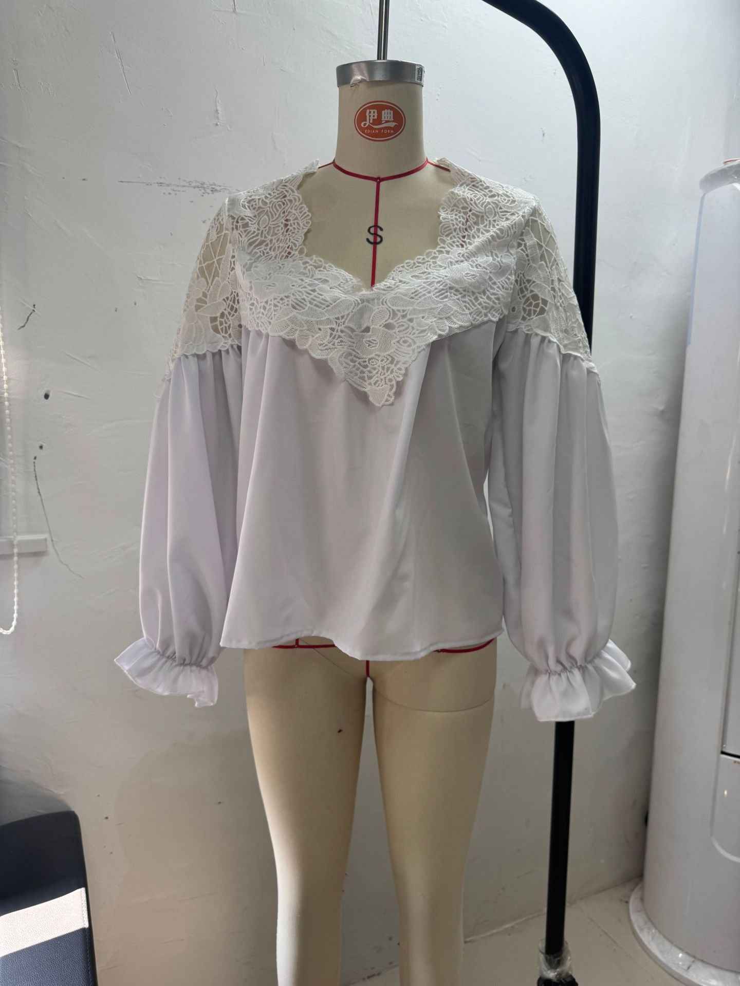 Women's Lace Stitching Puff Sleeve Pleated Blouse