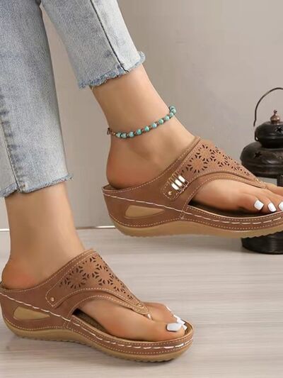 Cutout Toe Post PVC Sandals - Munsieur