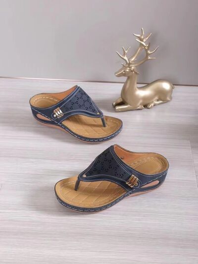 Cutout Toe Post PVC Sandals - Munsieur