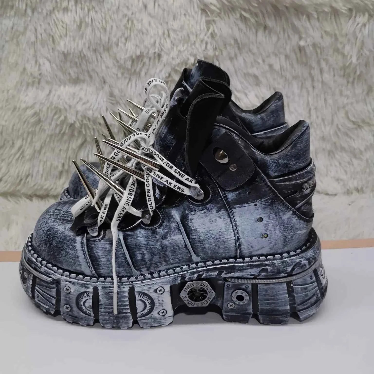 Platform Spiked Rivet Motorcycle Boot Men and Women 2024 New Punk Rock Pumps Round Toe Fashion Street 35-45 Sports Casual Boots