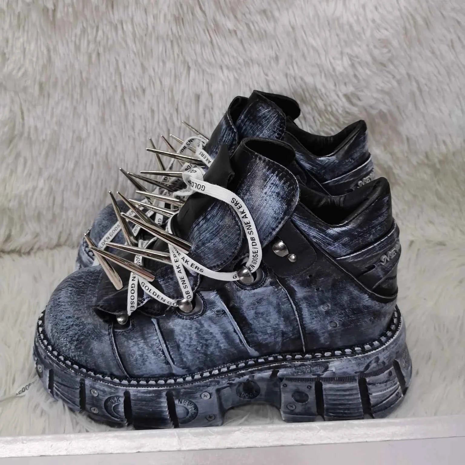 Platform Spiked Rivet Motorcycle Boot Men and Women 2024 New Punk Rock Pumps Round Toe Fashion Street 35-45 Sports Casual Boots