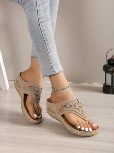 Cutout Toe Post PVC Sandals - Munsieur
