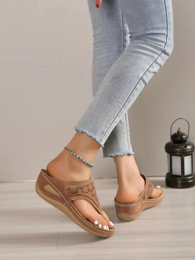 Cutout Toe Post PVC Sandals - Munsieur