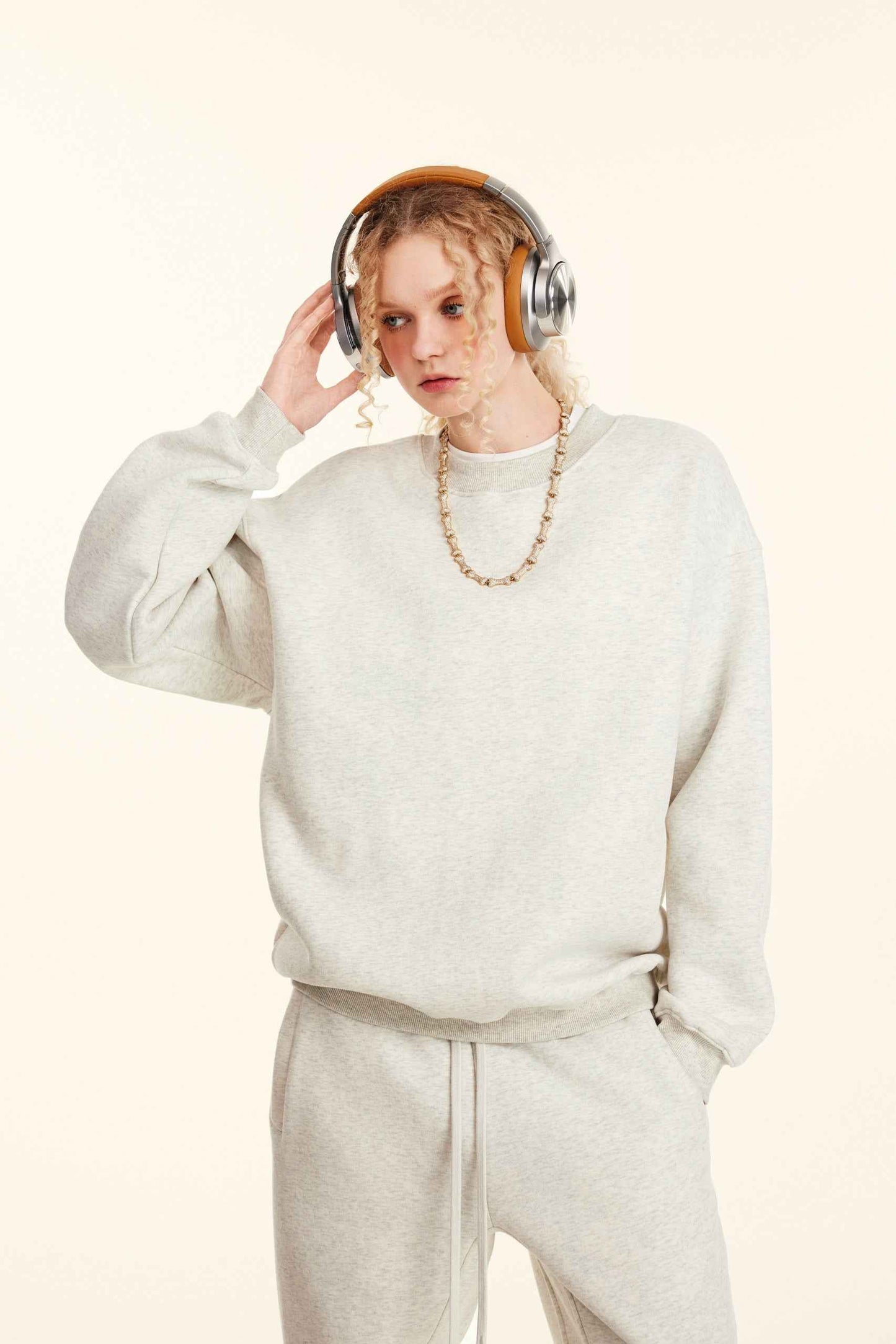 345GSM Women’s Solid-Color Crew Neck  Relaxed Fit Sweatshirt