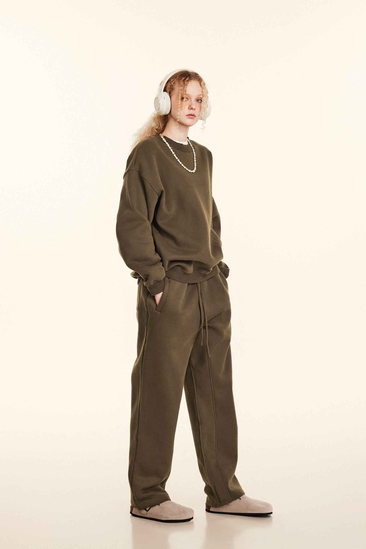345GSM Women’s Solid-Color Crew Neck  Relaxed Fit Sweatshirt