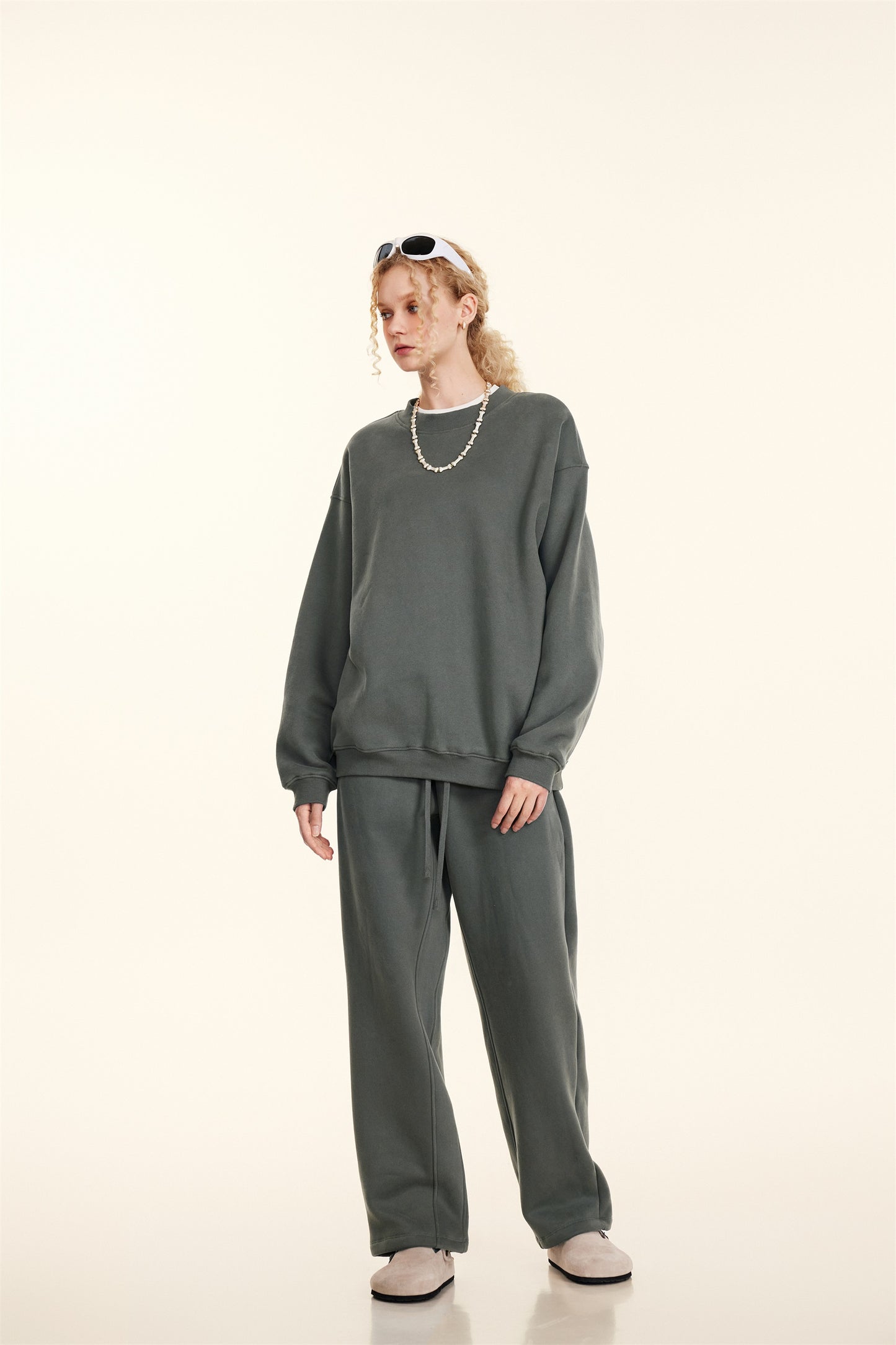 345GSM Women’s Solid-Color Crew Neck  Relaxed Fit Sweatshirt Gray