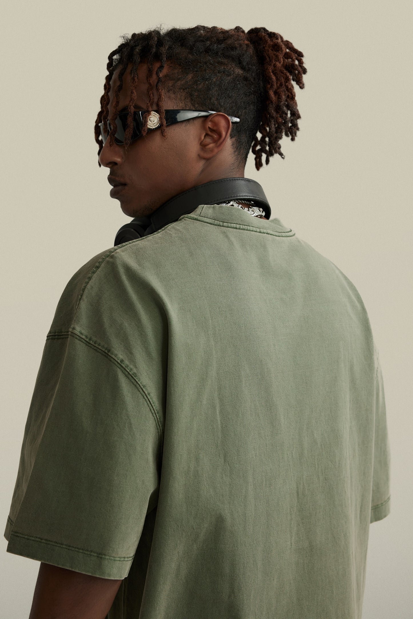 260GSM Unisex Heavyweight Re-Washed Distressed Crew Neck T-shirt Greyish Green