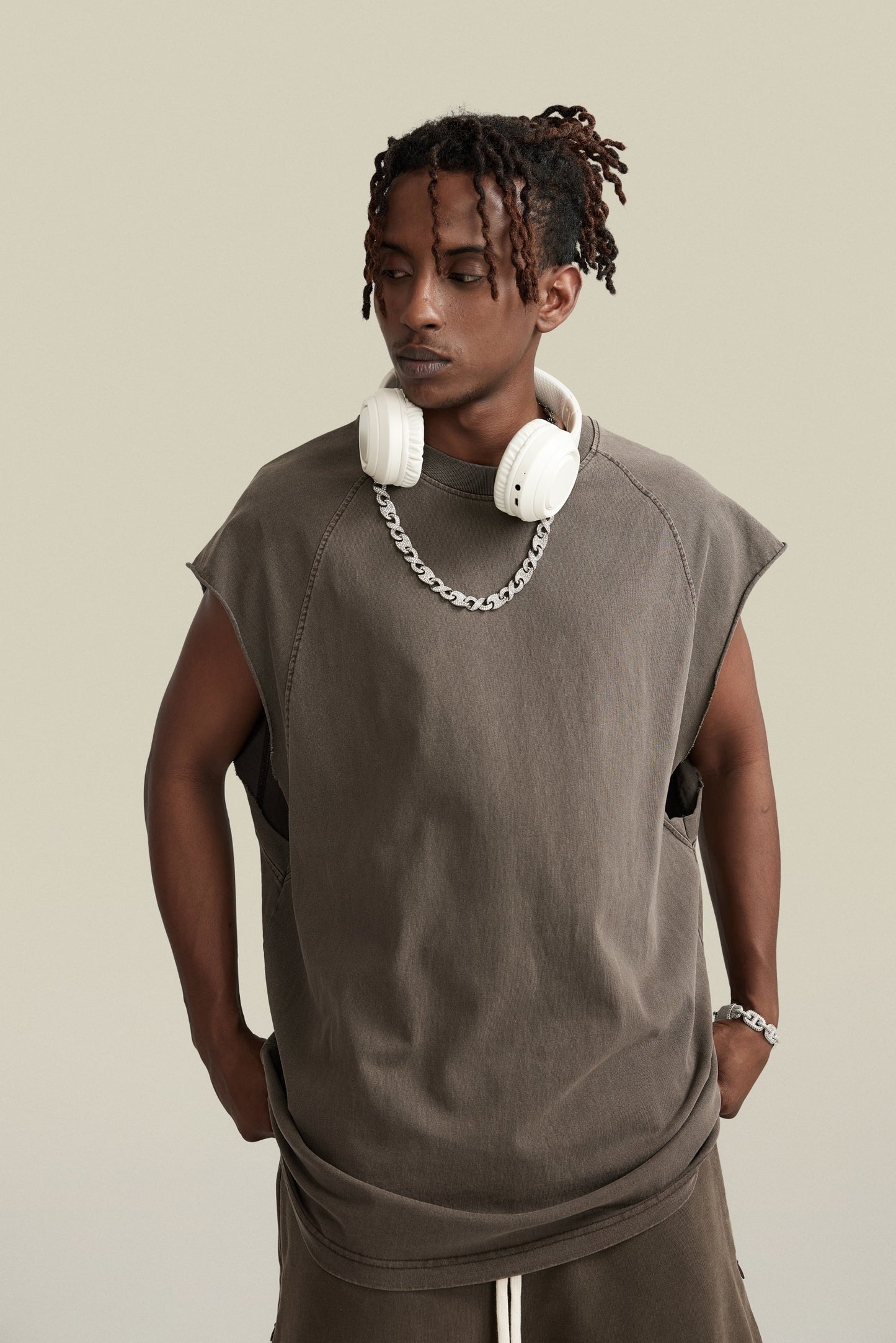 285GSM Men‘s Raglan-Style Snow-Wash Tank Top Coffee Brown