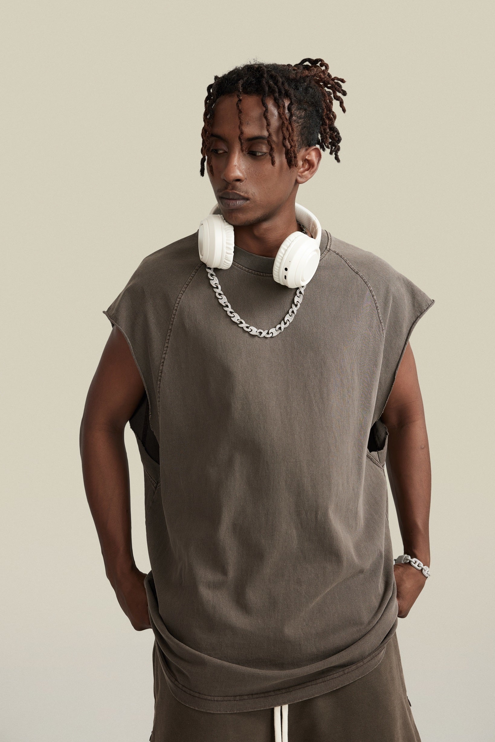 285GSM Men‘s Raglan-Style Snow-Wash Tank Top Coffee Brown