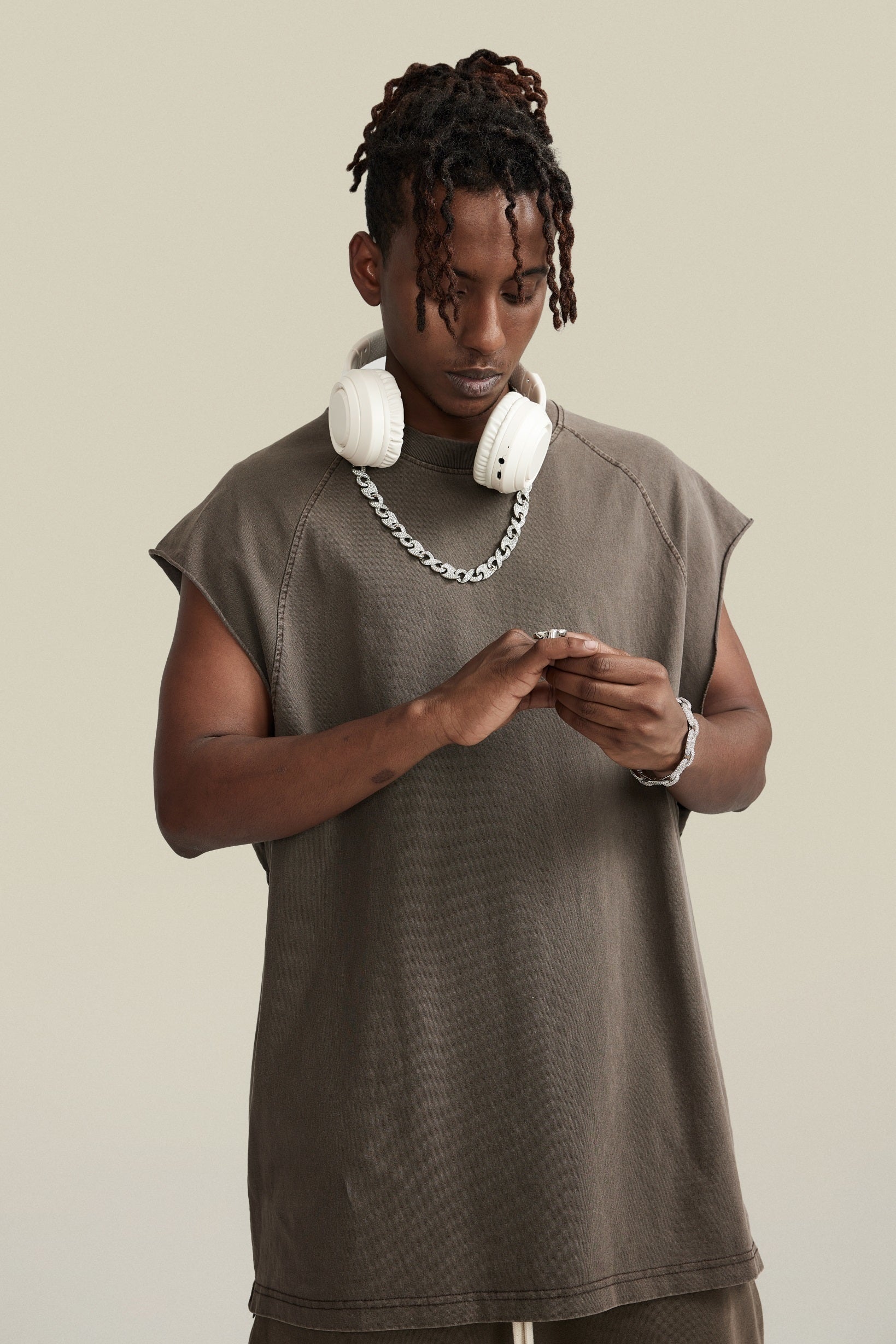 285GSM Men‘s Raglan-Style Snow-Wash Tank Top Coffee Brown