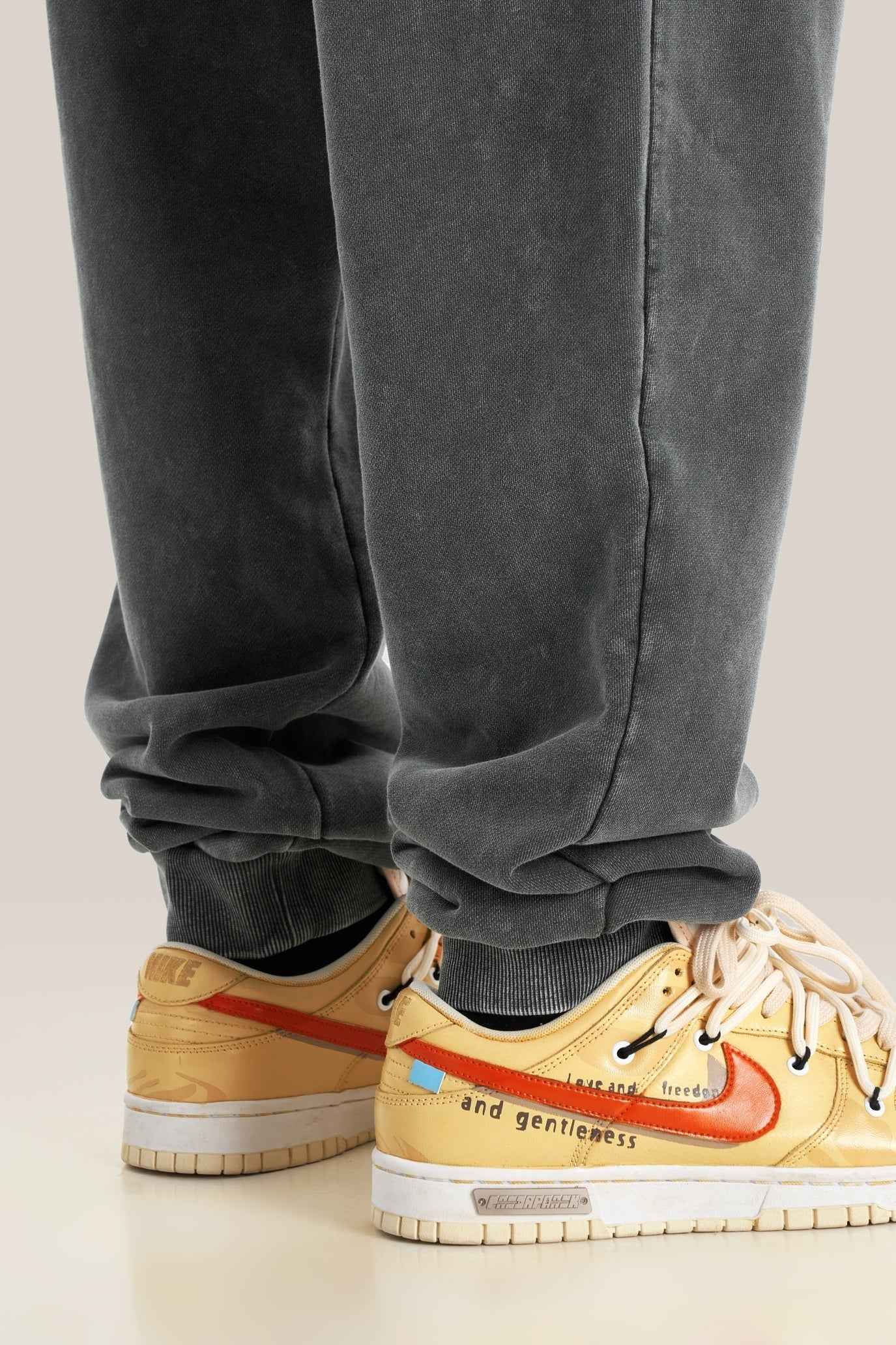 400GSM Men's Heavyweight Snow-Washed Ribbed-Cuff Jogger Pants