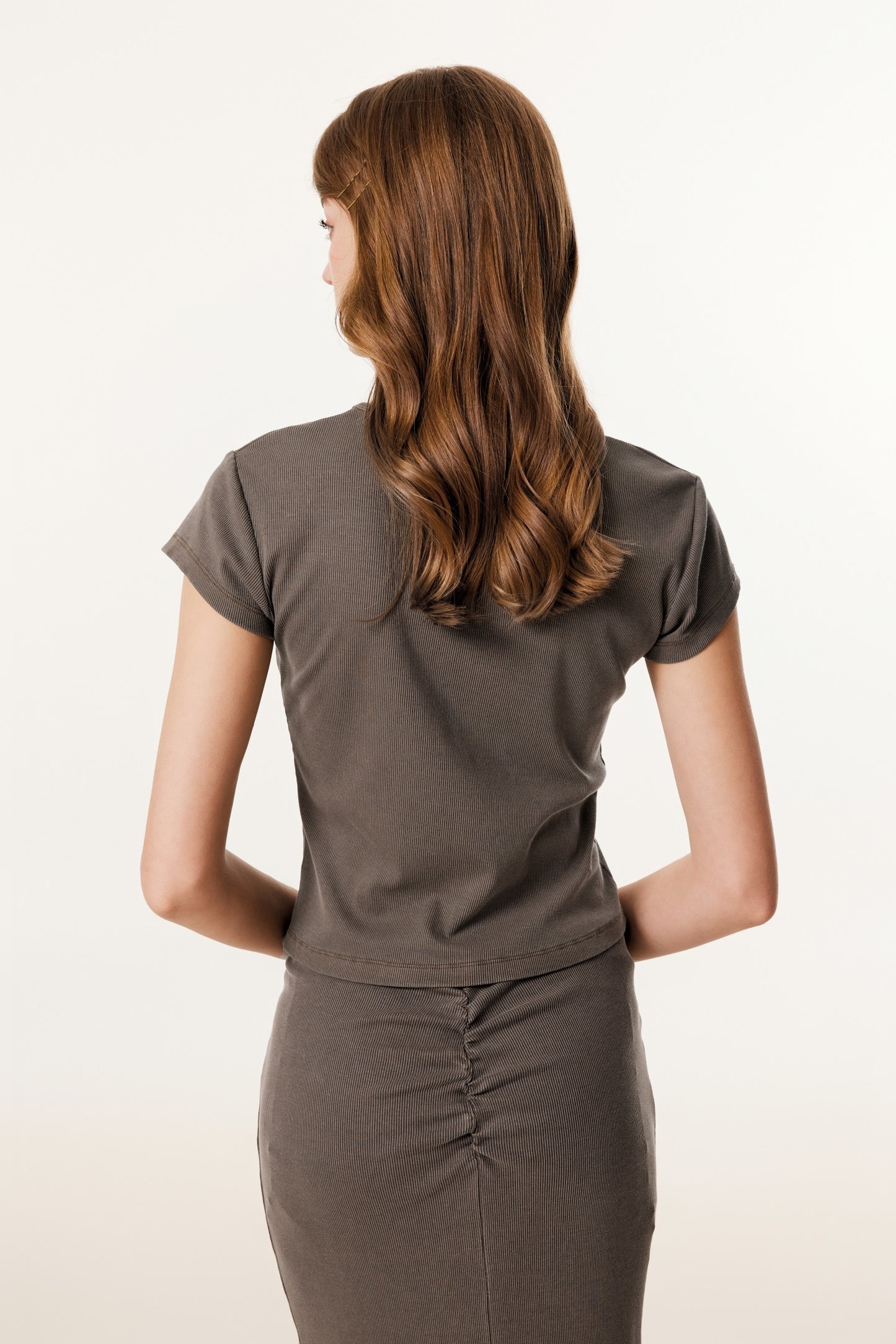 275GSM Women’s V-Neck Ski-Inspired Distressed-Wash T-shirt Coffee color