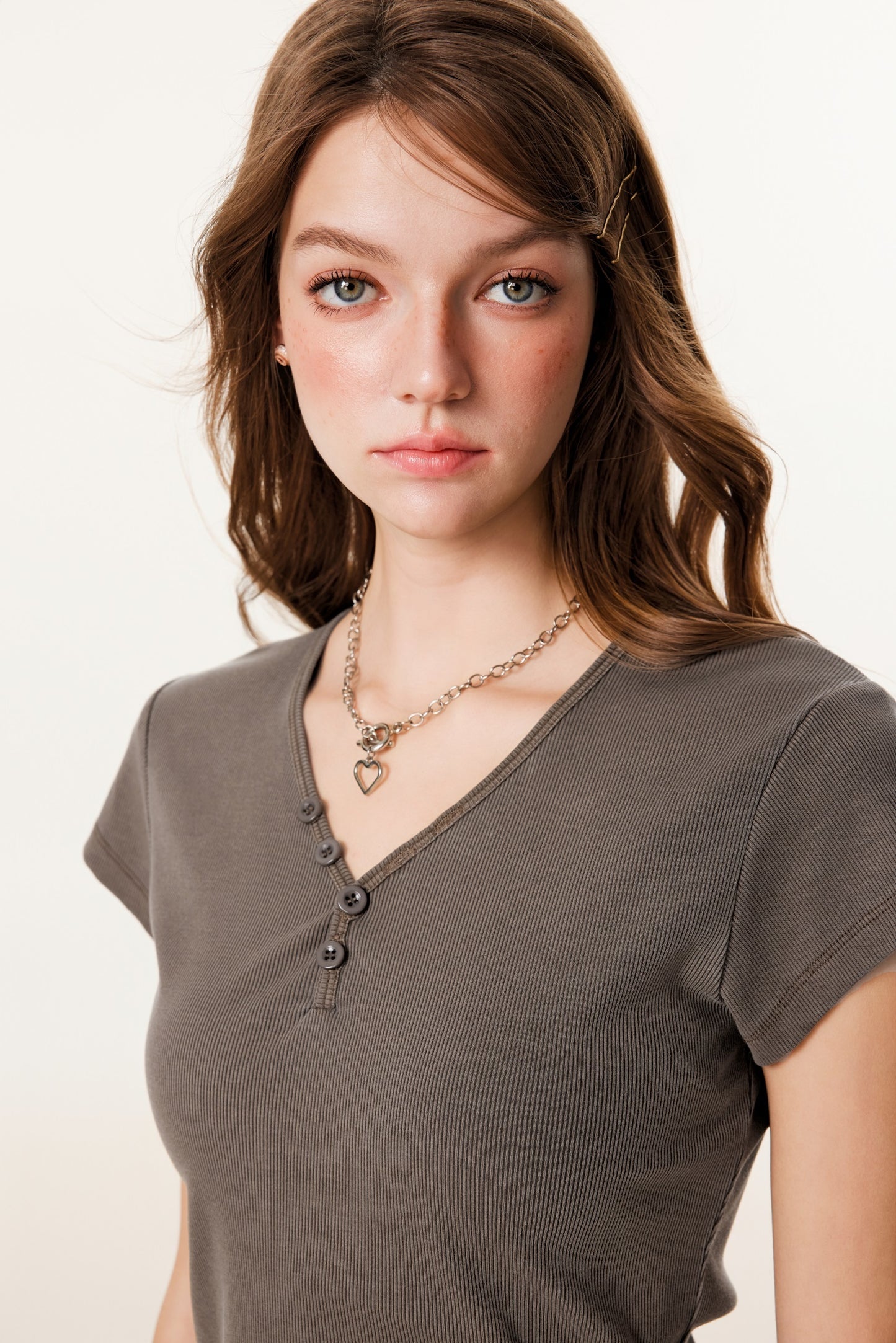 275GSM Women’s V-Neck Ski-Inspired Distressed-Wash T-shirt Coffee color