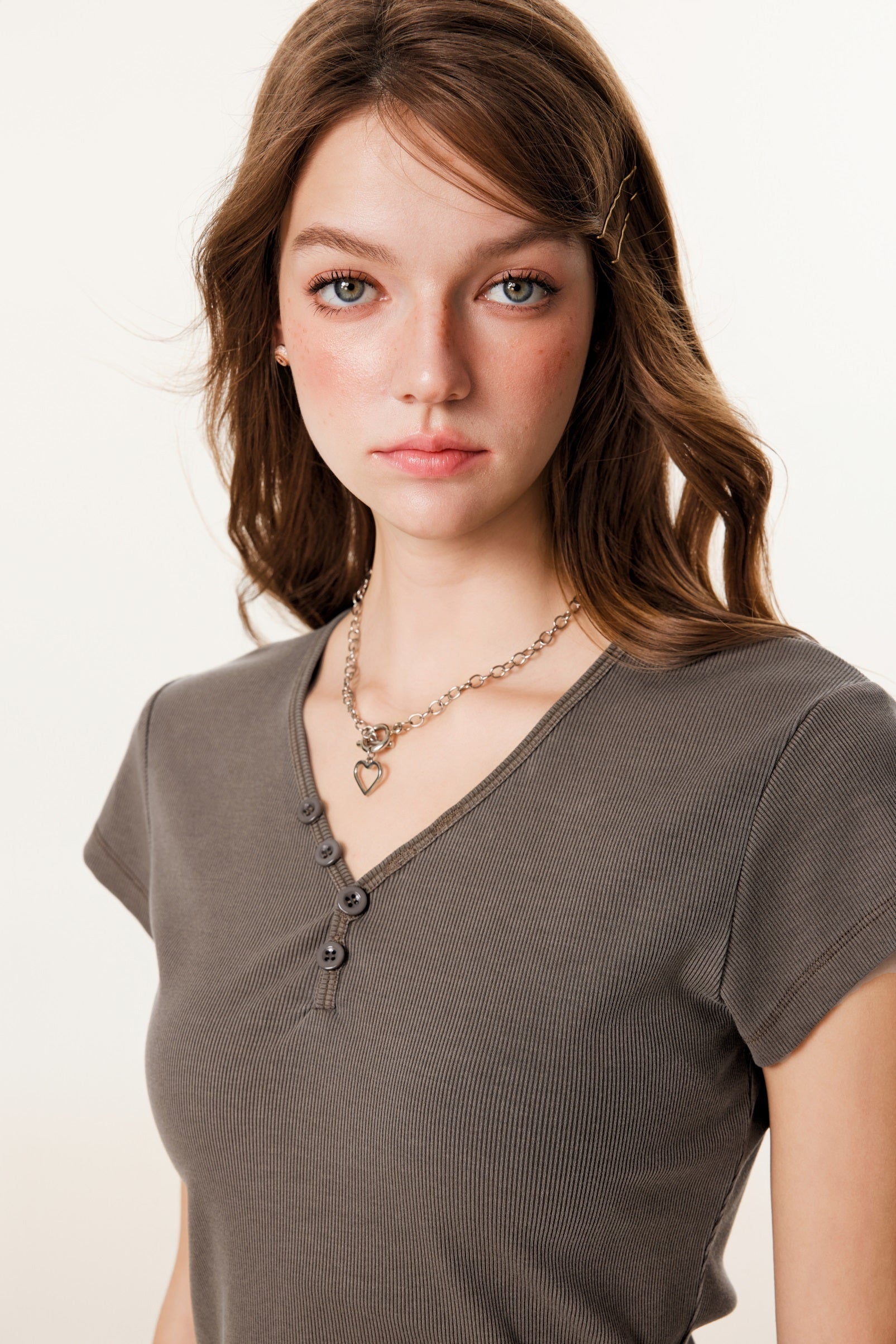 275GSM Women’s V-Neck Ski-Inspired Distressed-Wash T-shirt Coffee color
