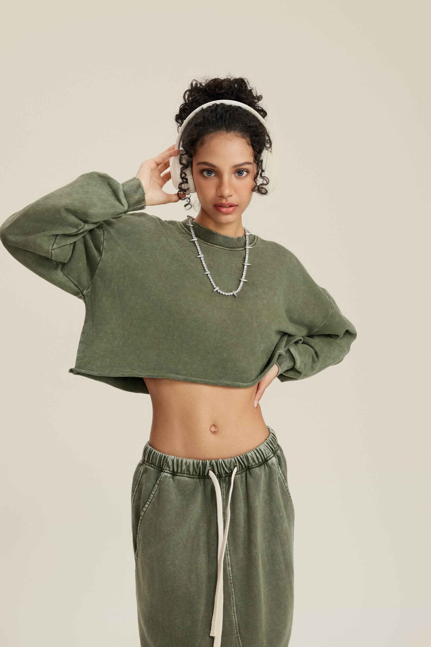 380GSM Women's Heavyweight Distressed Snow-Wash Raw-Hem Cropped Long sleeve Sweatshirt