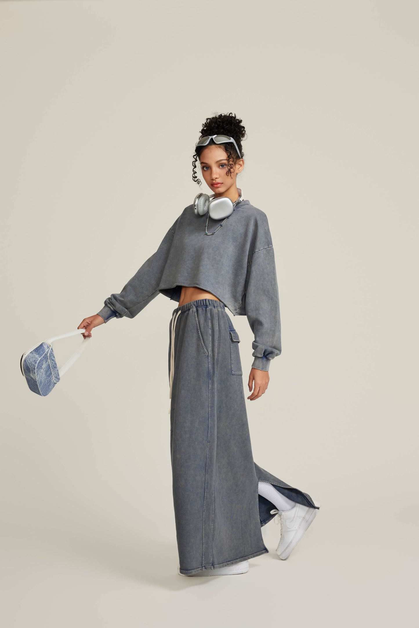 380GSM Women’s Heavyweight Distressed Snow-Wash Raw-Hem Cropped Long sleeve Royal blue
